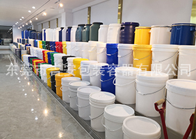日本大屄内射吉安容器一楼涂料桶、机油桶展区